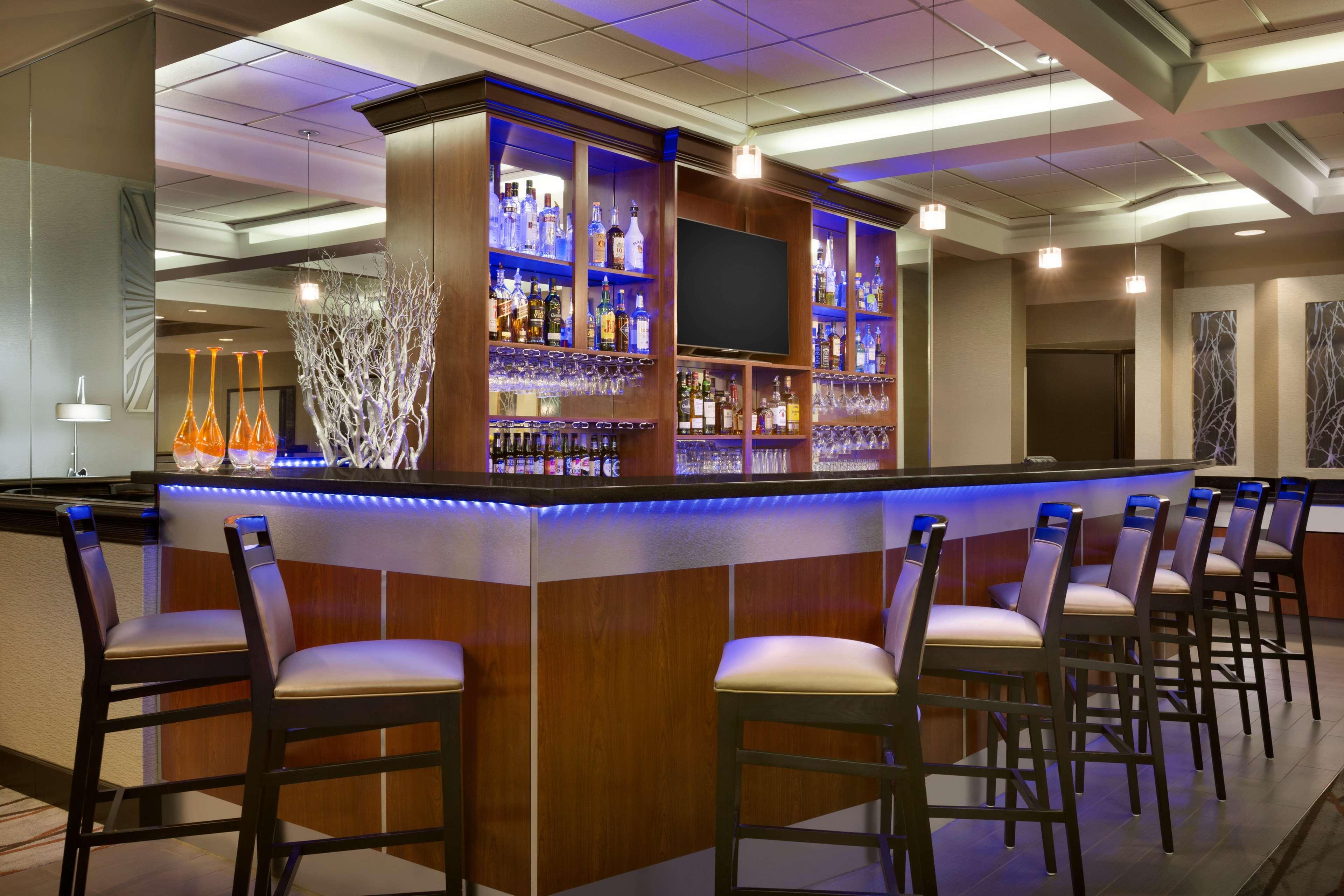 Radisson Akron-Fairlawn Copley Montrose Exterior photo