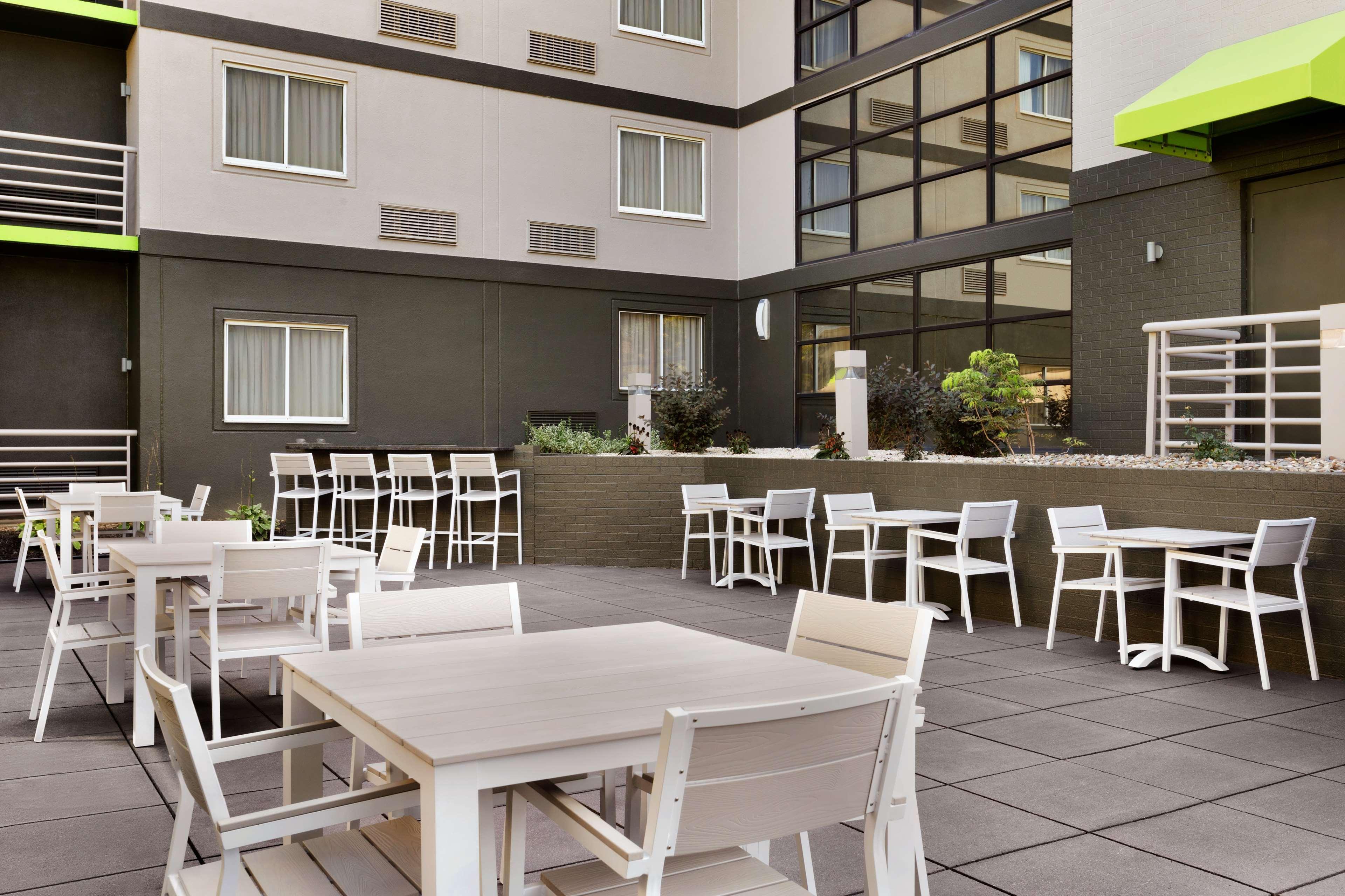 Radisson Akron-Fairlawn Copley Montrose Exterior photo
