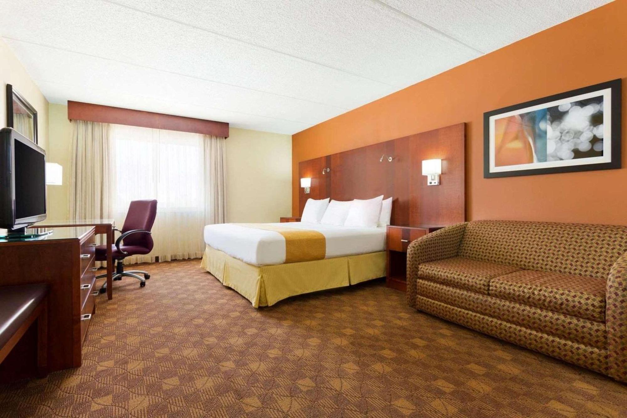 Radisson Akron-Fairlawn Copley Montrose Exterior photo